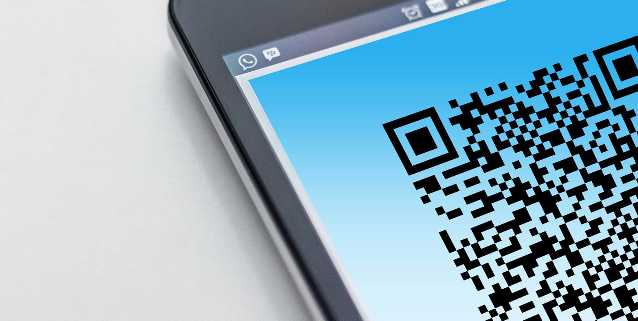 Header Post com QRCode na tela de um celular